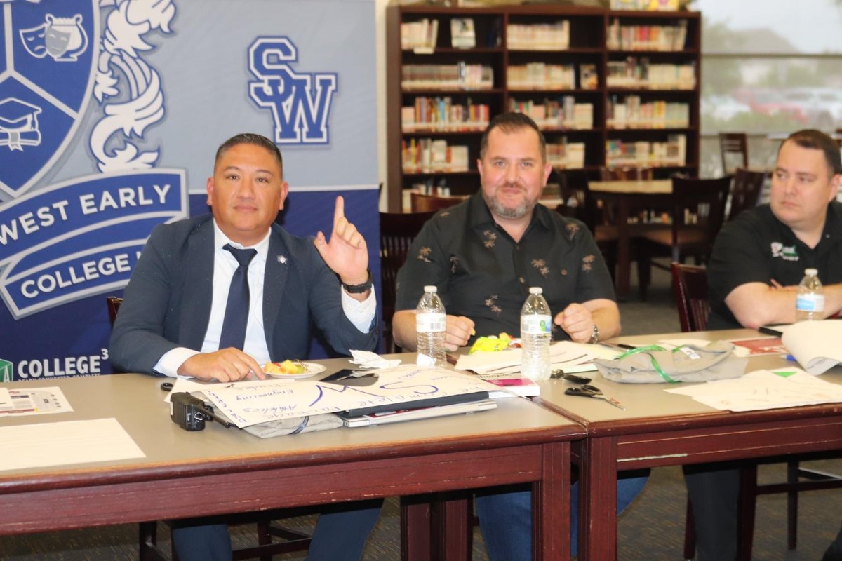 Our PSJA Southwest ECHS Javelina campus was honored to host the PSJA ISD high school principals meeting.  On behalf of Javelina principal Mr. Israel Nicanor we extend a warm welcome to Dr. Nora Rivas Garza Executive Officer for Secondary Schools who chaired this meeting.