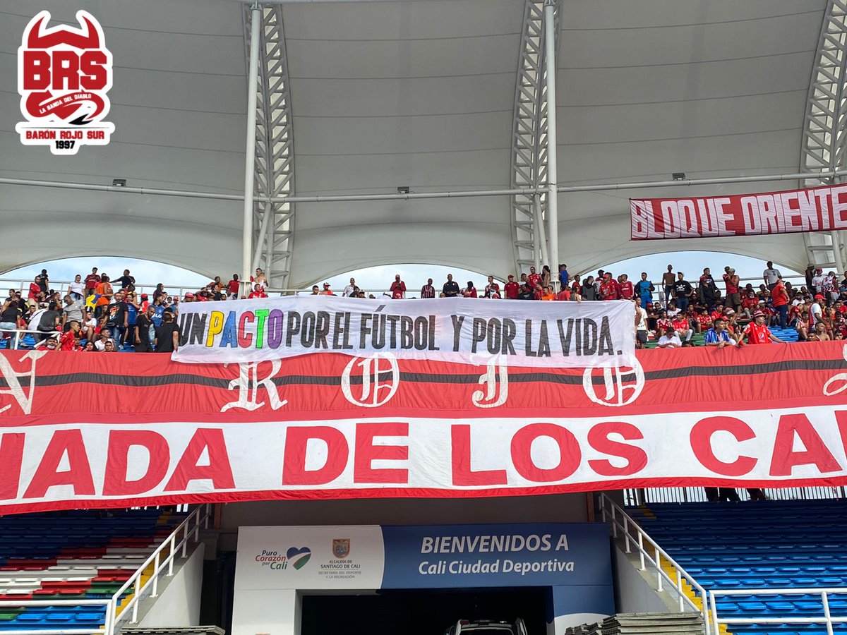 FutbolerosYC's tweet photo. Hinchas Americanos, Barra Barón Rojo Sur (@BRS_COL), hoy en la ciudad de Cali, futboleros juntos por el Cambio.

⚽💙💛💜🧡💚❤️

#PactoPorElFútbolYPorLaVida
#NuestraCausaEsLaVida
#VivirSabroso 
#HastaQueLaDignidadSeHagaCostumbre https://t.co/2UOLEIIAGh