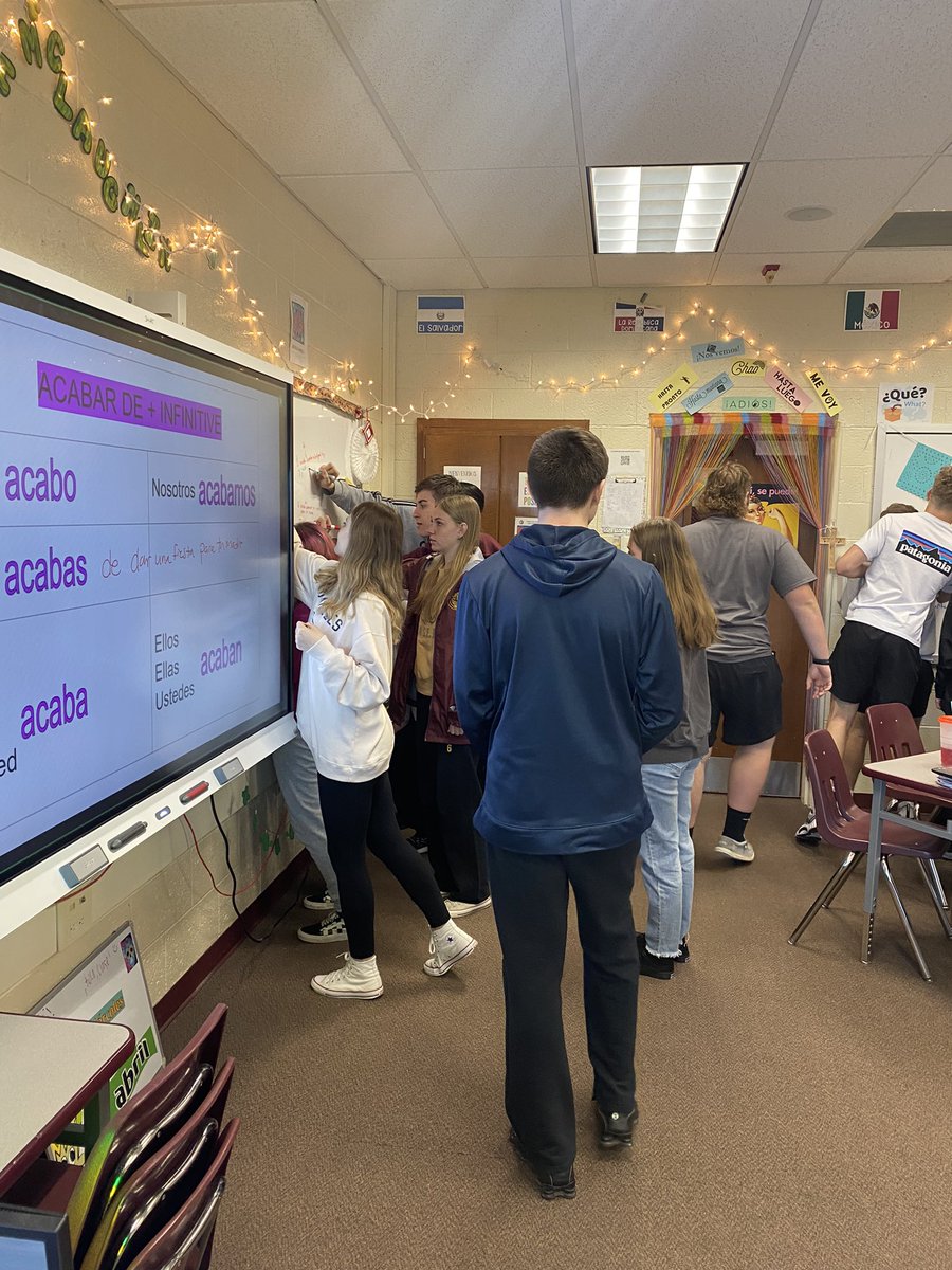 Haley_McL9's tweet photo. Writing practice doesn’t have to be boring! It’s better when you’re A) held accountable by peer review, B) collaborating together, and C) up and moving around. #GetUpAndLearn https://t.co/Z01rnwmQZZ