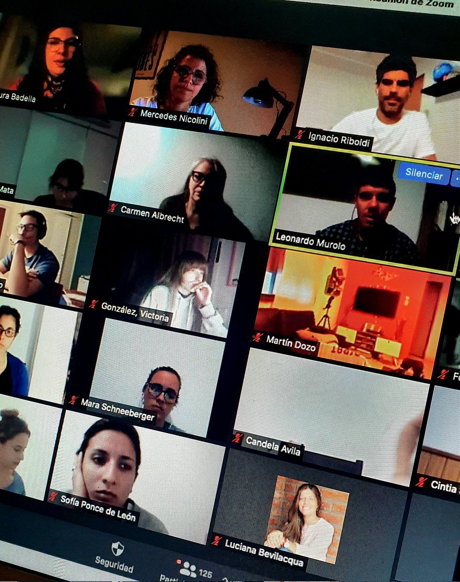 mechi_nik's tweet photo. Gracias @leonardomurolo por visitar al taller de diseño @UNLFADU y trabajar narrativas transmedia. https://t.co/HgonRBux2a