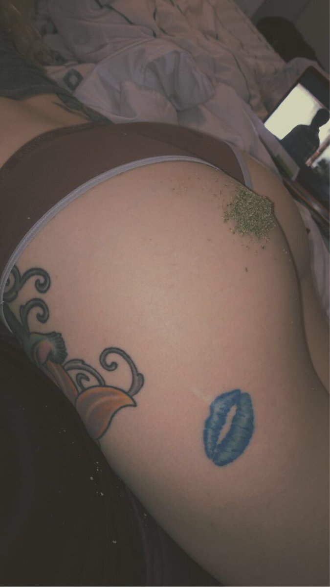 MsFitWithBullet's tweet photo. Weed &amp; ass. Subscribe to see exclusive content you cunts. 🖤 #lesbians #gay #sex #porn #booty #weed #420 #ganja #ass #sexy https://t.co/9pKO94lIDN https://t.co/N9QloCJdJW