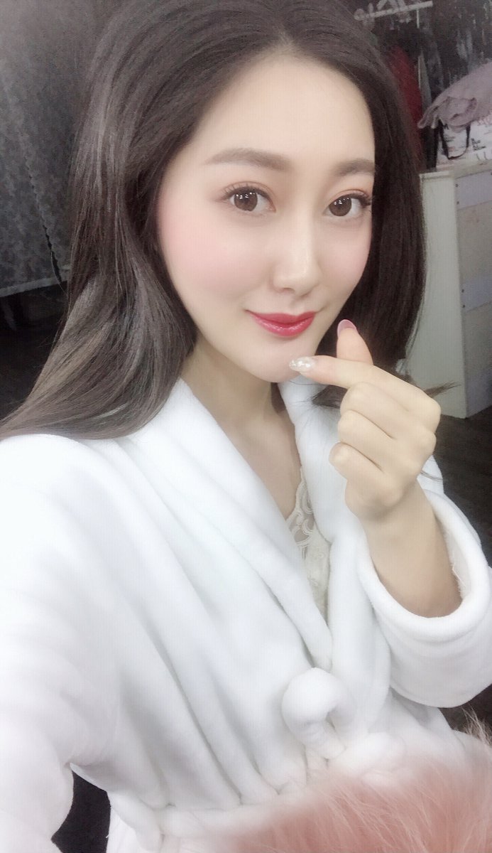 LinChenxi6688's tweet photo. When we are used to the night, we are also used to the darkness; in the face of the darkness, we choose the stars; so, in the face of darkness, it is better to choose to wait for the light. https://t.co/z4ML9loIYb