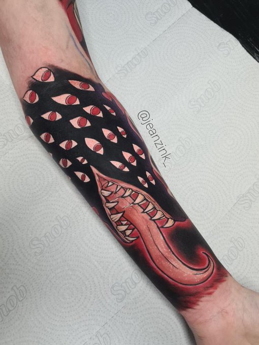 Ahhhh meu bracinho de Hellsing terminado finalmenteee hihi 💕 Essa &eacute; a parte de dentro do bra&ccedil;o 🥲  Obrigada<a href="/tag/theotakubox"class="tags"><span>#theotakubox</span></a>