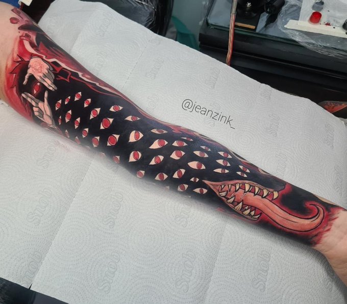 Ahhhh meu bracinho de Hellsing terminado finalmenteee hihi 💕 Essa &eacute; a parte de dentro do bra&ccedil;o 🥲  Obrigada<a href="/tag/theotakubox"class="tags"><span>#theotakubox</span></a>