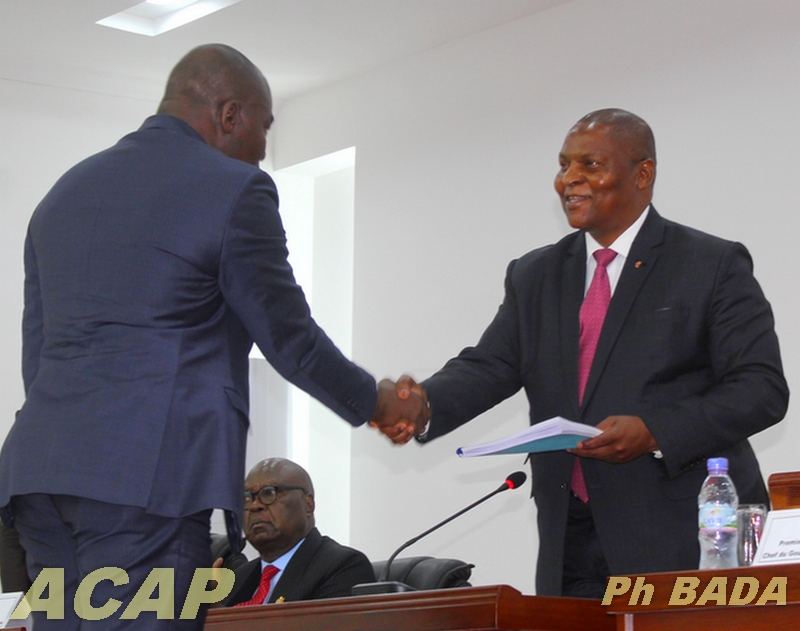 J'ai reçu le rapport global du dernier Dialogue Nationale des mains du Président du Comité d'org. de ce dialogue Mr NAMSIO. Ce fut une réussite parfaite parce que les Centrafricains et les Centrafricaines se sont parlé et ont décide de s'engager pour la #paix et le #développement
