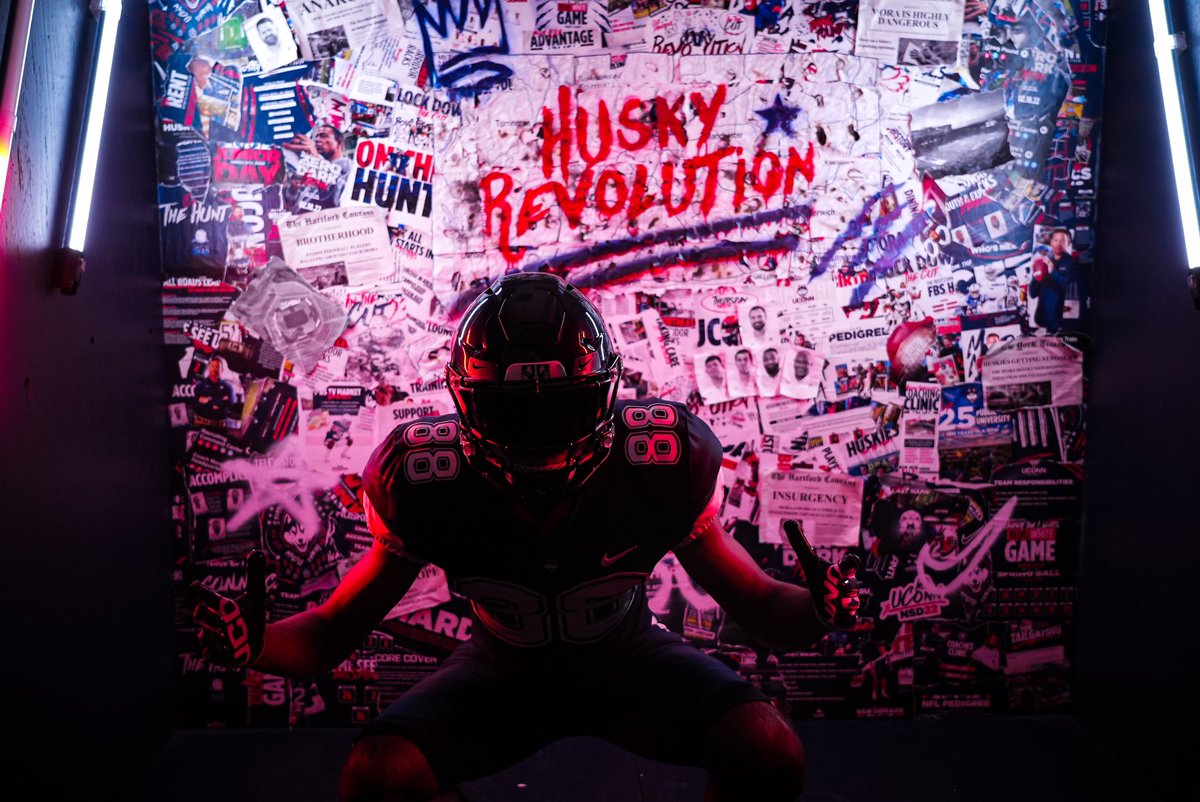 daxtonchavez's tweet photo. Extremely thankful to @UConnFootball and the entire coaching staff for today’s experience!Not only an incredible facility but a genuine brotherhood of people that I hope to return to in the future!! @coachz1336 @CoachPehrson @BallcoachjA @Beau_Davidson @CoachJimMoraFB @FondawRoy https://t.co/cd1YDgqqno