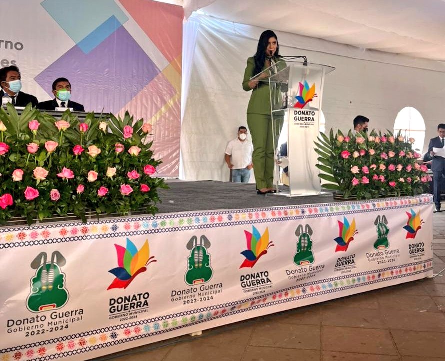 Imperionlinetv's tweet photo. @EdgarValadezO Director de la Región en #ValledeBravo acudió al informe de los primeros #100 días de Gobierno de la alcaldesa de #DonatoGuerra @caralbarrang dónde reafirmó el compromiso de trabajar en equipo por todos los ciudadanos. @alfredodelmazo @Edomex @ErnestoNemer https://t.co/FvpLMerYeI