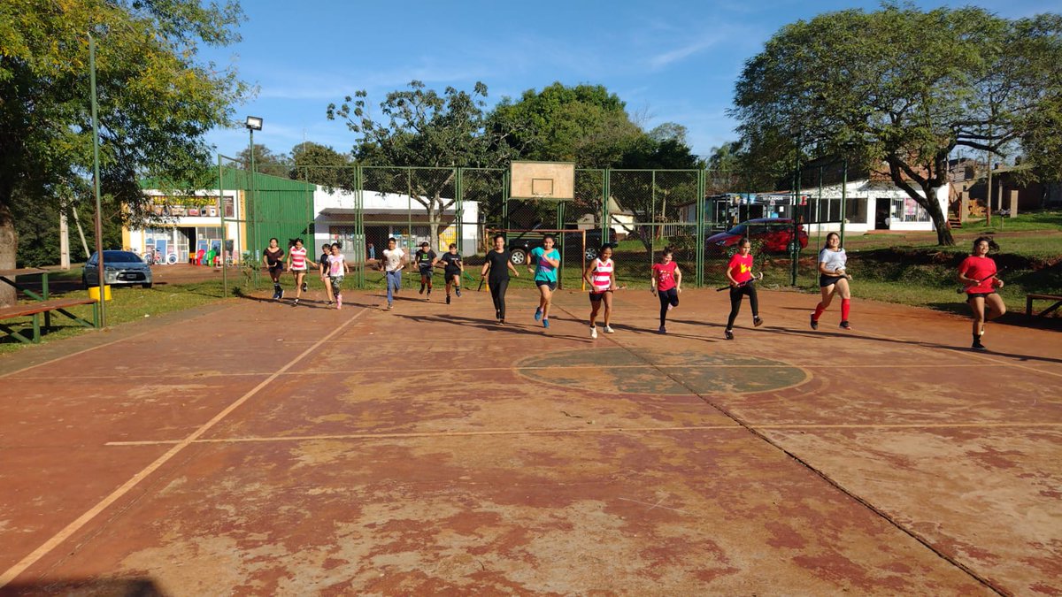 galarza_renzo's tweet photo. #CEF29 CAMPO-RAMON
Hermosa tarde a puro hockey
@DirEducFIsica @MinDepMisiones @CGEMisiones
Profesor @diegocarraro2 https://t.co/mMO9lS9ZG2