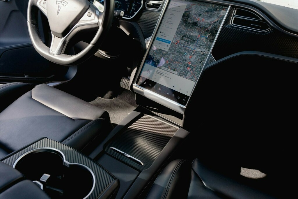 decalspec's tweet image. Carbon fiber wrap is a textured film that adds a blanket of decorative protection to all desired surfaces. We had the pleasure of redecorating this #tesla Model S's wooden interior with a black carbon fiber wrap to emphasize its sleek and sporty look. instagr.am/p/CclsB5_uBt4/