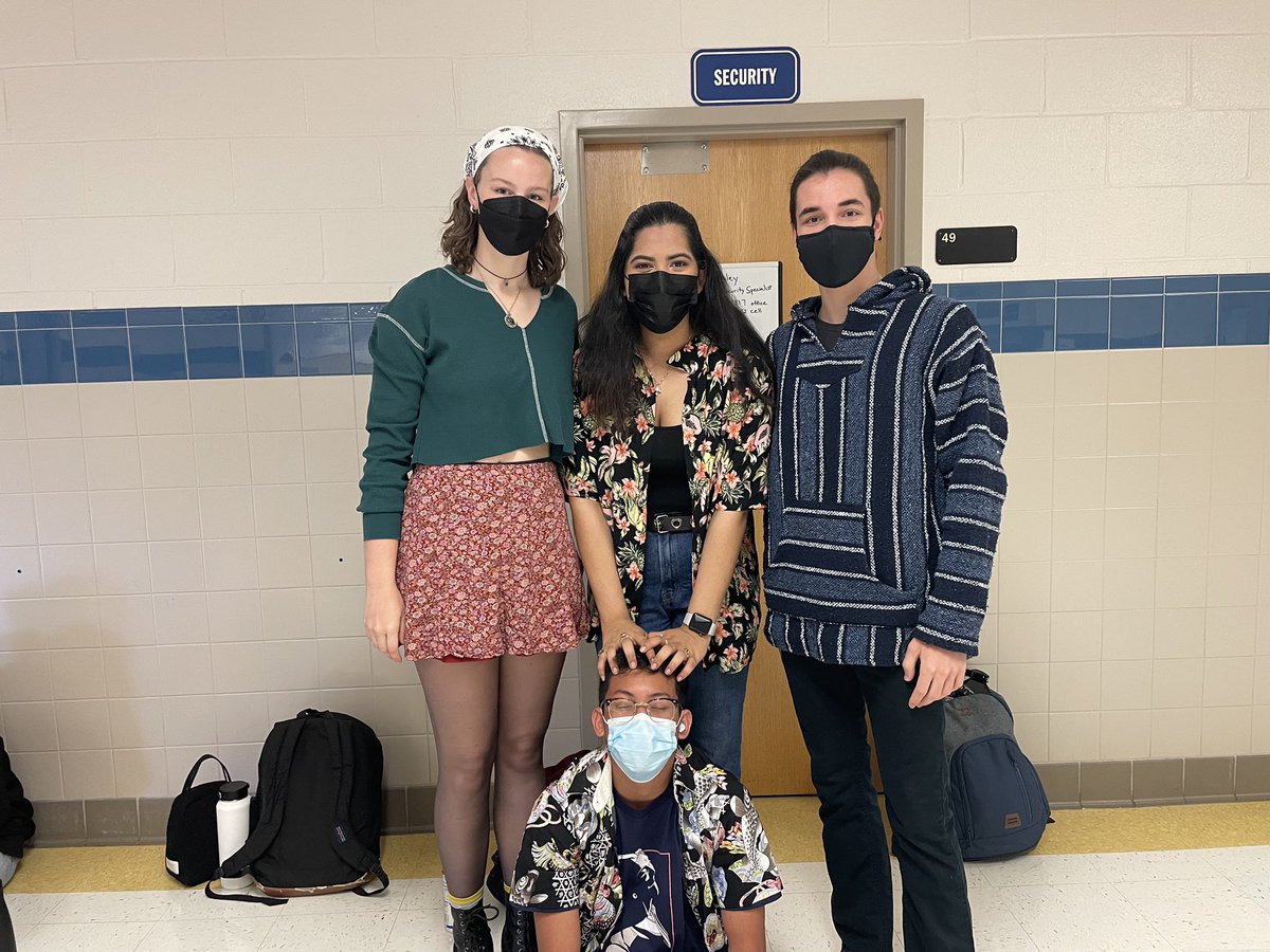 littlelibbs's tweet photo. chillllllll brooooooo #lancerspirit22 https://t.co/alsZZLlGtu
