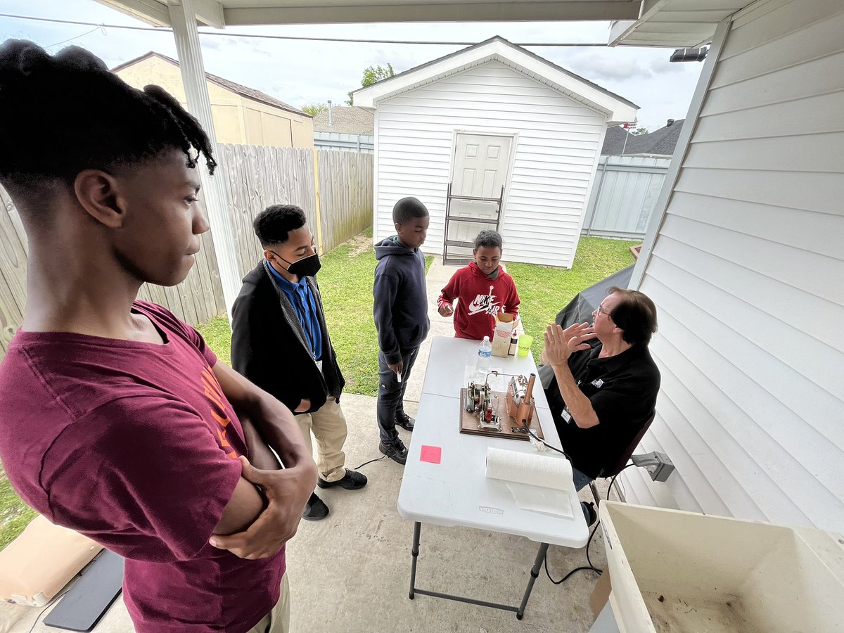 satellitecenter's tweet photo. Today our staff had the pleasure of sharing Satellite Center courses with @SCPPS students at the the St Rose Community Center! First community outreach program of the year! #NextUp Killona! #FutureReady #BuildingABetterYou @StRose_Dragons @CammonMiddle @DHSWildcats https://t.co/kEAPl0XlXU