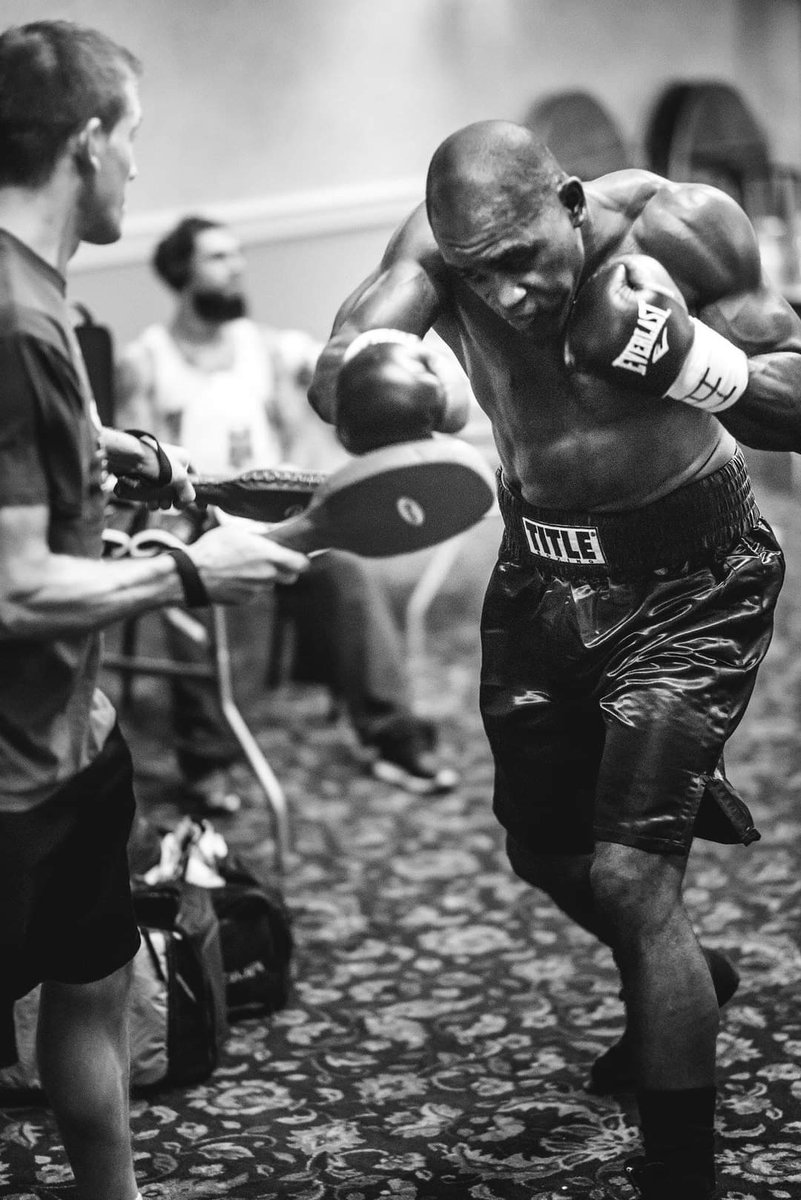 Ed Latimore (@edlatimore) on Twitter photo I boxed for 12 yrs.
As an amateur, I earned a state Golden Glove Title, a National P.A.L. title, and a peak rating of #4 in the nation.
As a pro I was signed to <a href="/RocNationSports/">Roc Nation Sports</a> and went 13-1-1
Here are 10 lessons from boxing you can use to make your life easier.
THREAD// I boxed for 12 yrs.
As an amateur, I earned a state Golden Glove Title, a National P.A.L. title, and a peak rating of #4 in the nation.
As a pro I was signed to <a href="/RocNationSports/">Roc Nation Sports</a> and went 13-1-1
Here are 10 lessons from boxing you can use to make your life easier.
THREAD//