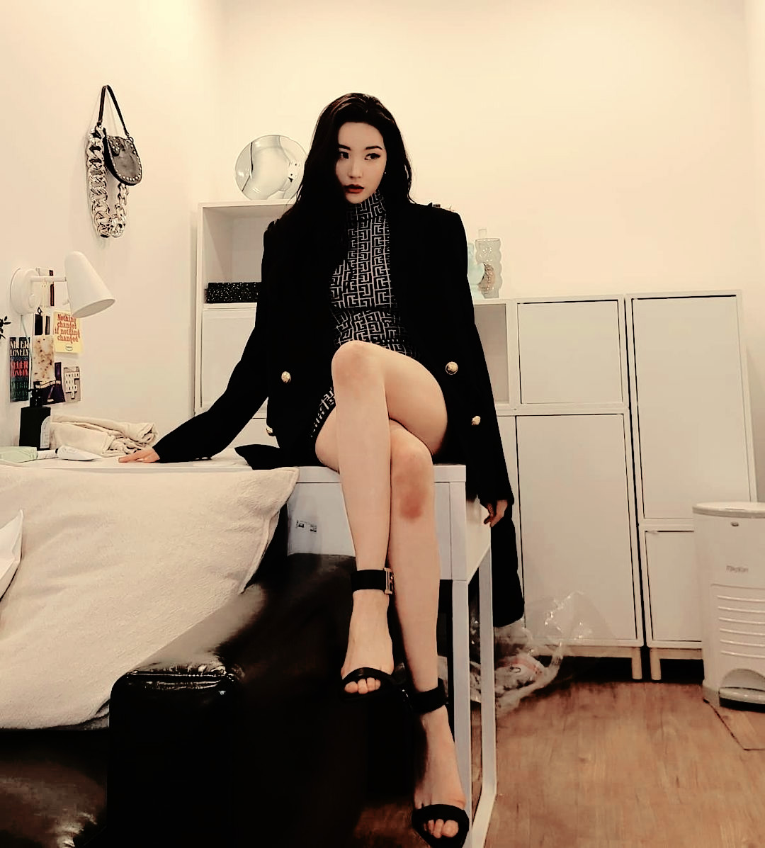 𝚄𝙼𝙸—ℬlog ♡★

Me llegó un mensaje que me avisaba sobre el #𝚃he𝙵uture𝚆𝕍ℂ𝟟 📲🗯 obviamente que agarré mi abrigo para ir a ese maravilloso comeback. Fui en modo modelo para que me pongan en la zona vip, espero que funcione. 

 ☆ ˖ ࣪ — Ꮩ𝚒𝚛𝚐𝚘 ℬ𝚊𝚋𝚢