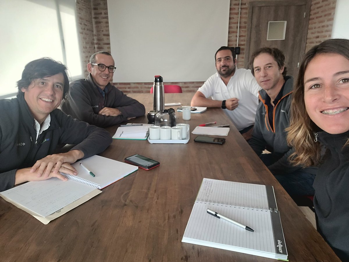 Luz Mosso Bancalari (@luzmossoban) on Twitter photo Preparándonos para esta campaña, una linda puesta en común sobre las problemáticas de la zona de la mano <a href="/GigonRamon/">Ramon Gigon</a>! Mucho por trabajar con este equipazo!! @FerMurilloST
<a href="/bleisksielb/">Karl</a> <a href="/Mati_flores22/">Matias Flores</a> <a href="/Syngenta_ar/">Syngenta Argentina</a> <a href="/lucas_ratto/">Lucas Ratto</a> Preparándonos para esta campaña, una linda puesta en común sobre las problemáticas de la zona de la mano <a href="/GigonRamon/">Ramon Gigon</a>! Mucho por trabajar con este equipazo!! @FerMurilloST
<a href="/bleisksielb/">Karl</a> <a href="/Mati_flores22/">Matias Flores</a> <a href="/Syngenta_ar/">Syngenta Argentina</a> <a href="/lucas_ratto/">Lucas Ratto</a>