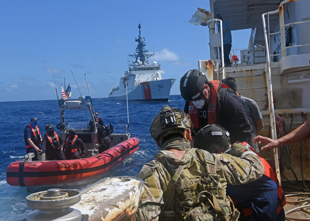 USCGPACAREA's tweet photo. CGC Munro crew conduct a boarding and inspection of a fishing vessel as part of their South Pacific patrol, which aims to counter #IUUFishing, and to prevent the exploitation of the ocean’s fish stocks, strengthening global food security.
#FightIUUFishing #Opbluepacific #PACFLT https://t.co/ttuolzHVNx