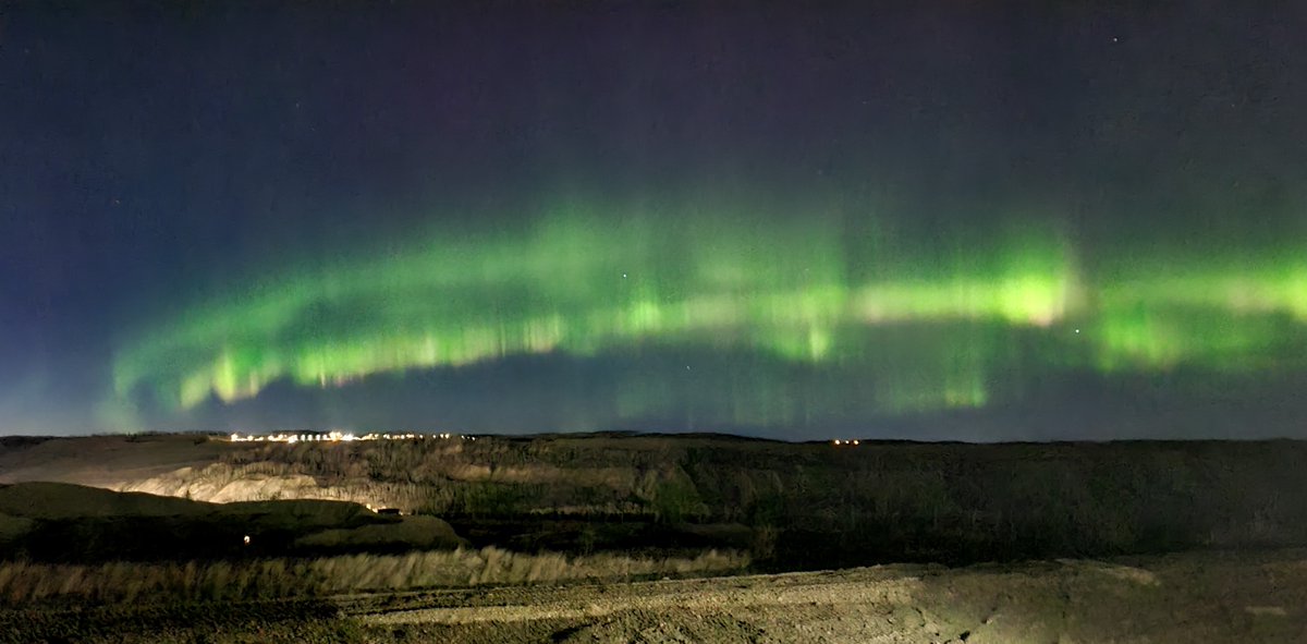 sitecproject's tweet photo. Breathtaking northern lights appeared above #SiteC last week. Thanks to Jeff Beatty and Clayton Opie, from @PRHydroPartners’ earthworks team, for capturing the moment! https://t.co/AmW5AuL7Dq