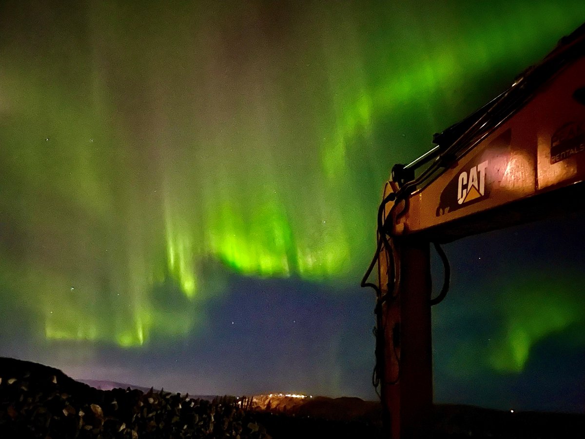 sitecproject's tweet photo. Breathtaking northern lights appeared above #SiteC last week. Thanks to Jeff Beatty and Clayton Opie, from @PRHydroPartners’ earthworks team, for capturing the moment! https://t.co/AmW5AuL7Dq