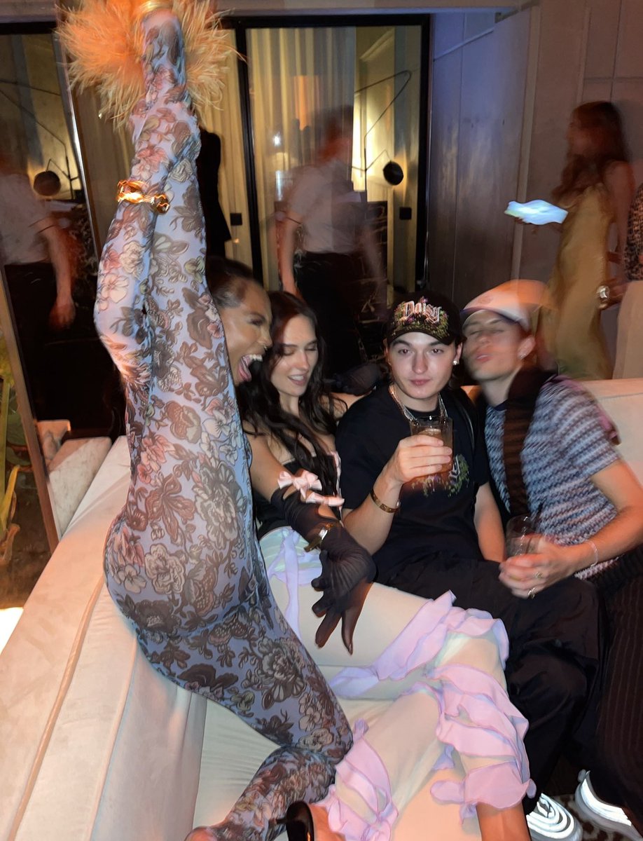 quenblackwell's tweet photo. I dont remember going this hard but okay https://t.co/PQtx6ftd31