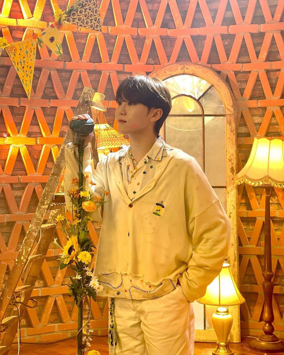 SeungKwanArg's tweet photo. [INSTAGRAM 220420]
Actualización de la cuenta oficial de #SeungKwan.

"Darl+ing🌻"

➡️ https://t.co/Yp7QcY1NqG

Cr.: pledis_boos
#SEVENTEEN #세븐틴 #승관 @pledis_17 
⚠️NO resubir contenido⚠️ https://t.co/MrbFmLiTmg