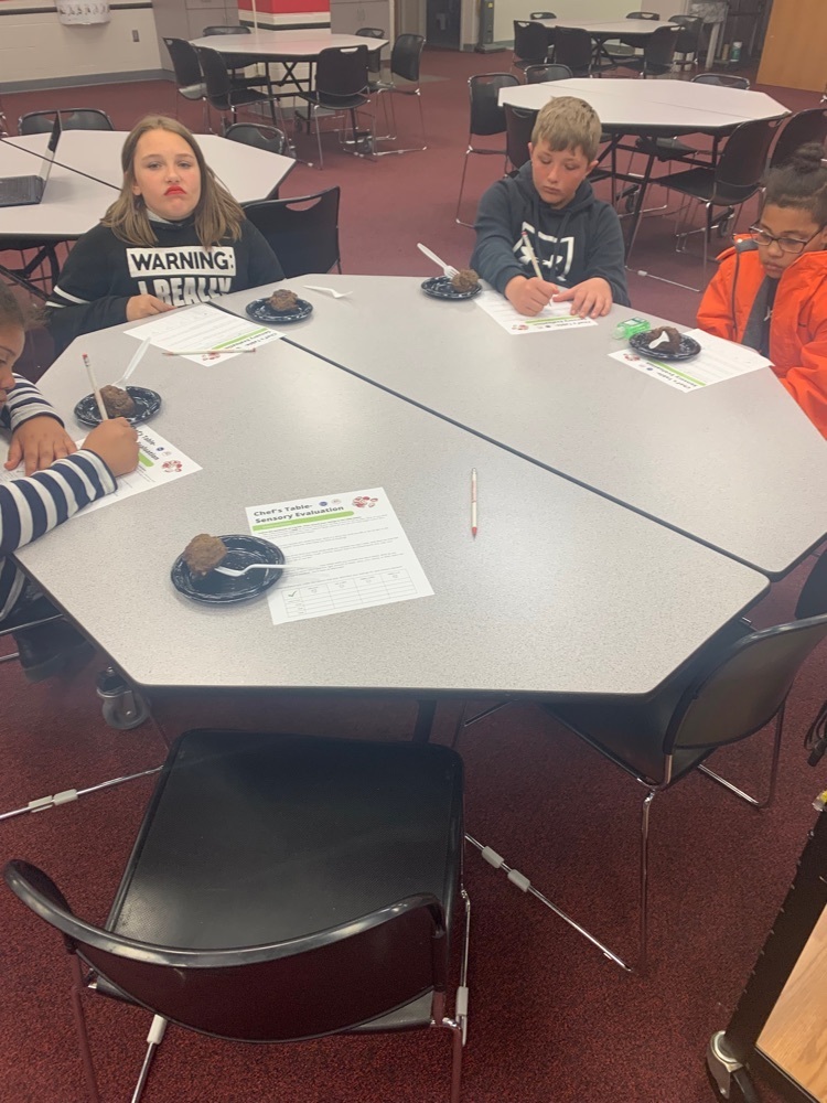 LoupCityPS's tweet photo. The 4H Extension cane to do a Chef’s Table activity with ASP 3rd-6th graders today! They got to use their senses to discover a new food. https://t.co/svMKawNJtm