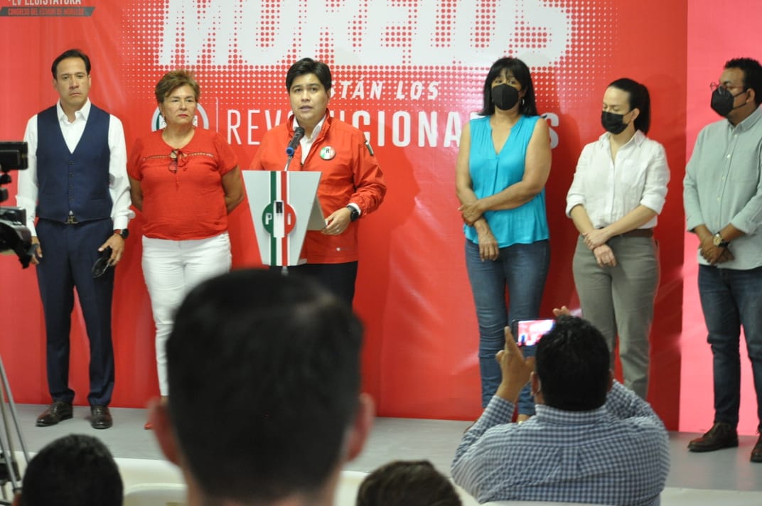 PRI_Nacional's tweet photo. En Chiapas, Michoacán, Morelos y Baja California, nuestros Comités Directivos Estatales expresaron su total respaldo a nuestras Diputadas y Diputados Federales ante los ataques que han recibido por su valiente y patriótica decisión de votar en contra de la reforma eléctrica. https://t.co/8o4aWl2ZI5