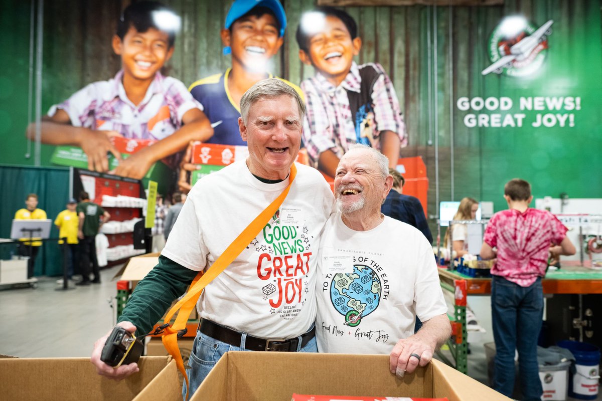 Franklin_Graham's tweet image. It's #NationalVolunteerWeek—&amp;amp; we have so many incredible volunteers at @SamaritansPurse &amp;amp; @BGEA! I can’t tell you how grateful we are for those who give their time, talent, hard work, &amp;amp; heart to serve in #JesusName through these ministries. Thank you to each one—God bless you!