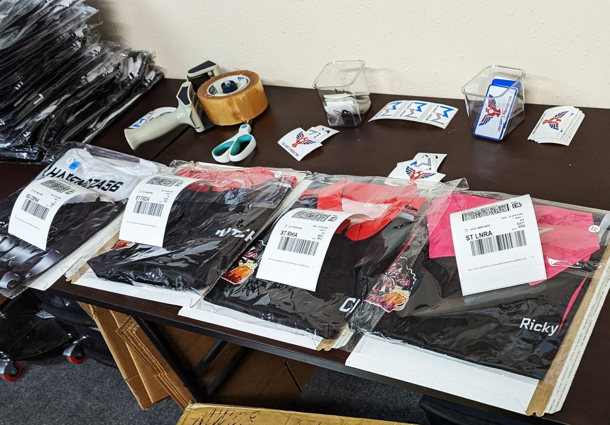 MagicWearSports's tweet image. By now just about everyone should have received your Bullseyes 'n' Brewskis pre-ordered jerseys!

Tryin to Throw That Smoke too??💨 You can custom order a jersey right here to join the BnB Nation ➡️ bit.ly/BnBJerseys

#BnBNation #ThrowinSmoke