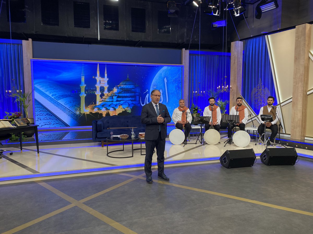 muhabbet_kapisi's tweet photo. Sahur vakti ile @kanal7 ekranlarındayız. Peygamber efedimizin (s.a.v.) ibadet hayatını ve Hz. Ali efendimizi anlatacağız. Her gece olduğu gibi Grup Dergahın sesinden birbirinden güzel ilahilerimiz ve sorularınıza cevaplarımız olacak. #Ramazan #sahur https://t.co/mVhYElXht3