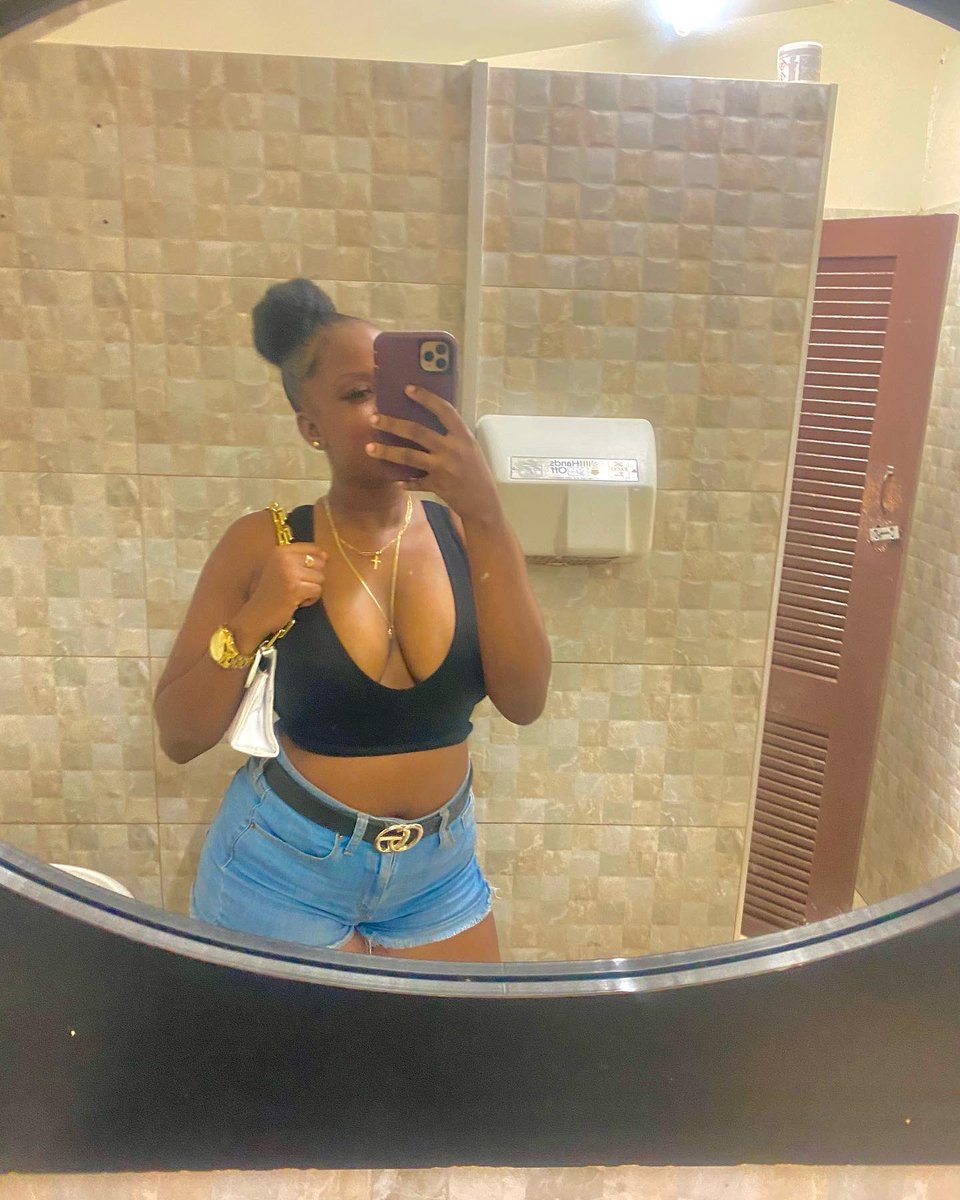 Mirror pics growing on me lately☺️
