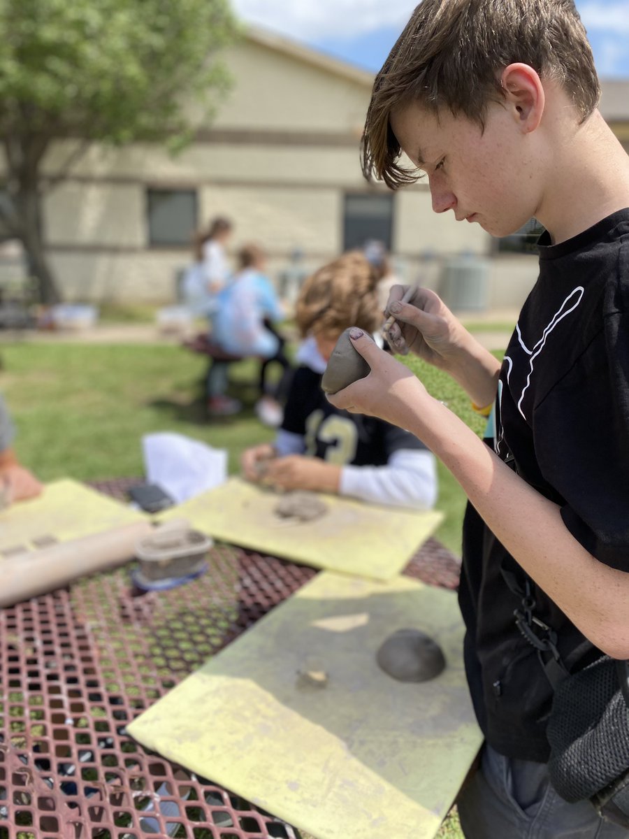 GunterTigerArt's tweet photo. More clay in the sun today! #creativityroars https://t.co/A8n1x92J4k