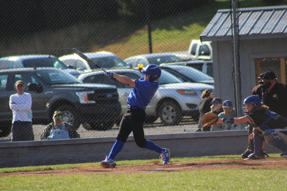 nfhenthorn123's tweet image. Baseball final:
Fairmont Senior- 12
Grafton- 5
@EvanDennison8 blasts two HRs in the win.