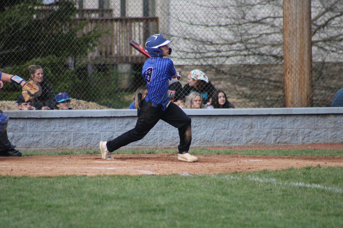nfhenthorn123's tweet image. Baseball final:
Fairmont Senior- 12
Grafton- 5
@EvanDennison8 blasts two HRs in the win.