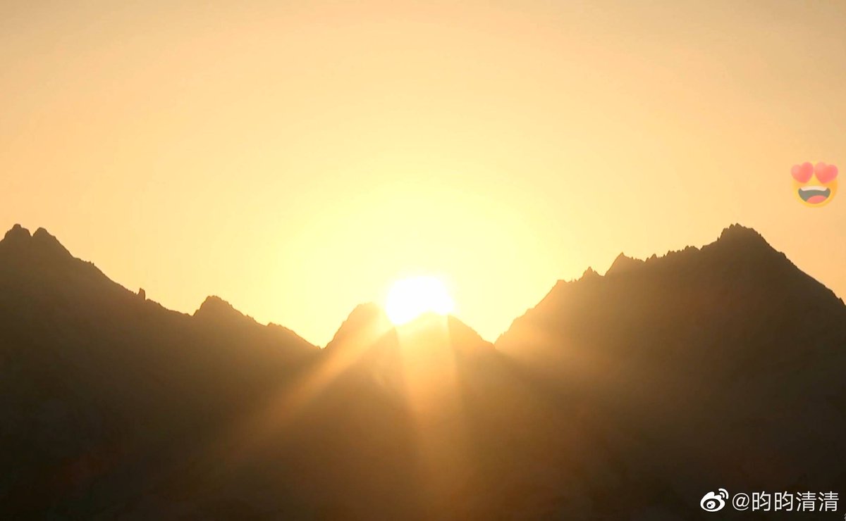 watching sunrise with #winwin 🌄