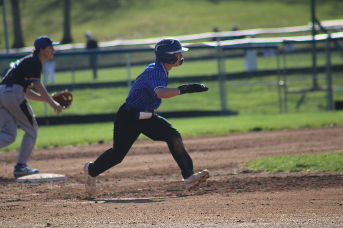 nfhenthorn123's tweet image. Baseball final:
Fairmont Senior- 12
Grafton- 5
@EvanDennison8 blasts two HRs in the win.
