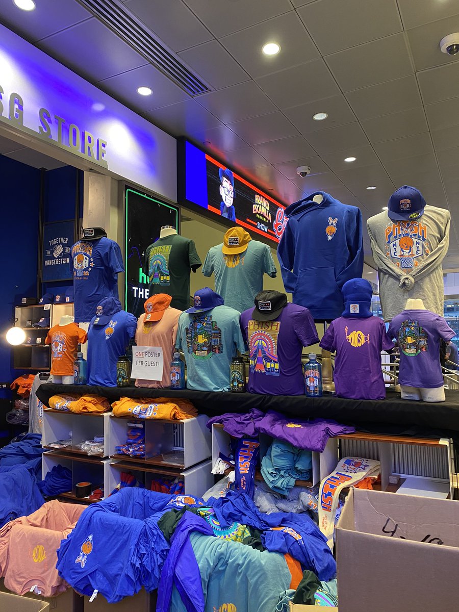 mcgeez8's tweet photo. @HitsLocker merch preview for the run. #msgnye https://t.co/azZXmcJsrO