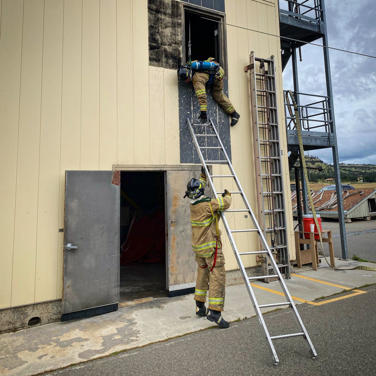 JakeMiille_Fire's tweet photo. A couple of good days at the Butte College Fire Academy covering the fundamentals of firefighter survival. #ButteFireAcademy https://t.co/FoLEGCNE8v