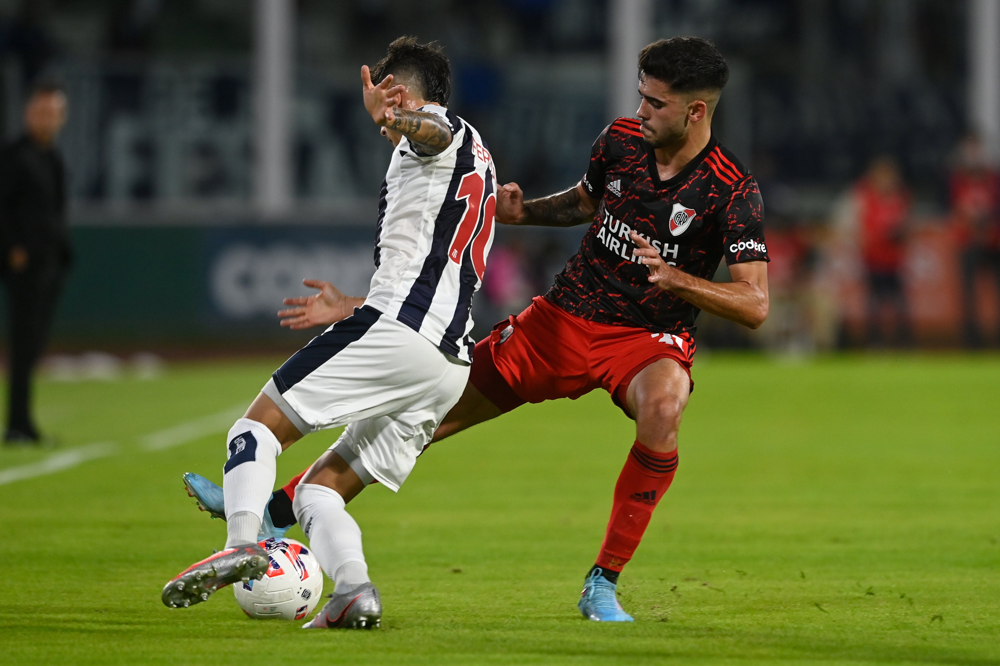 Talleres sorprendió a un River muleto y deslucido: le ganó 1 a 0 en Córdoba con gol de Valoyes