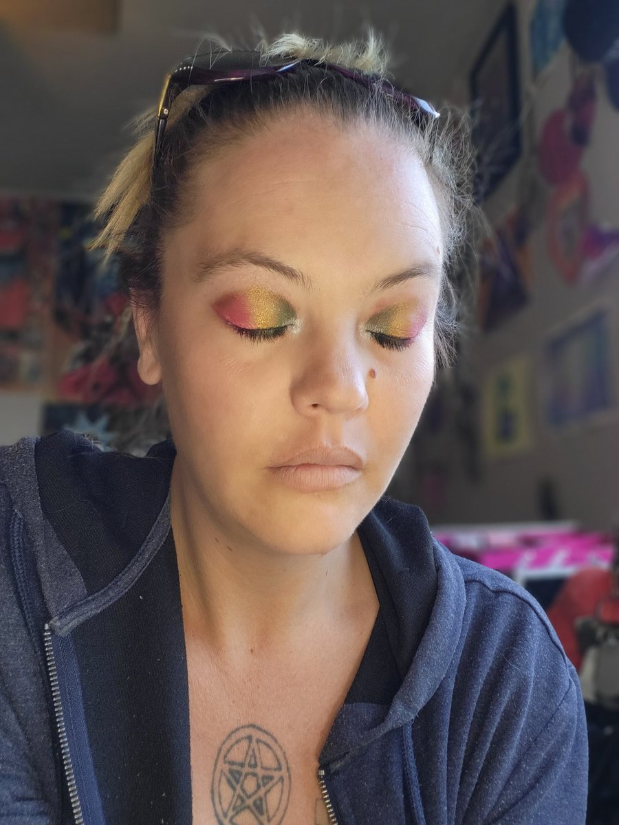 JestaTip's tweet photo. Happy 420, y'all! ππβ€οΈ
#MOTD #420girls #420day #JestaTip #MakeupAmateur #DragJester https://t.co/5mG5QEjQAf