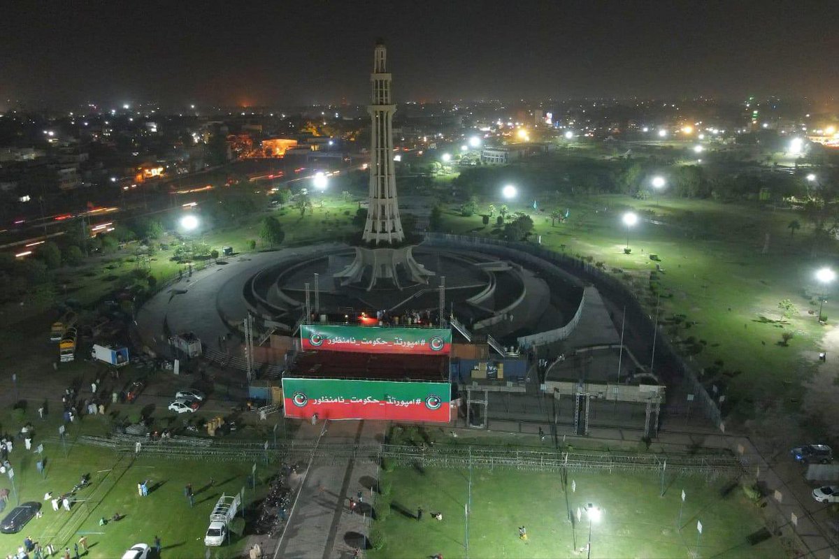 KhaHikmat's tweet photo. A beautiful click of Minar-E-Pakistan which is all set for tomorrow’s historic Jalsa! #امپورٹڈ_حکومت_نامنظور https://t.co/n5EjPVvnr3