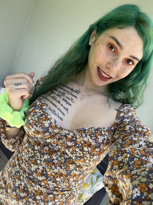 I love green https://t.co/0bPzzeKsq6<a href="/tag/newprofilepic"class="tags"><span>#newprofilepic</span></a>