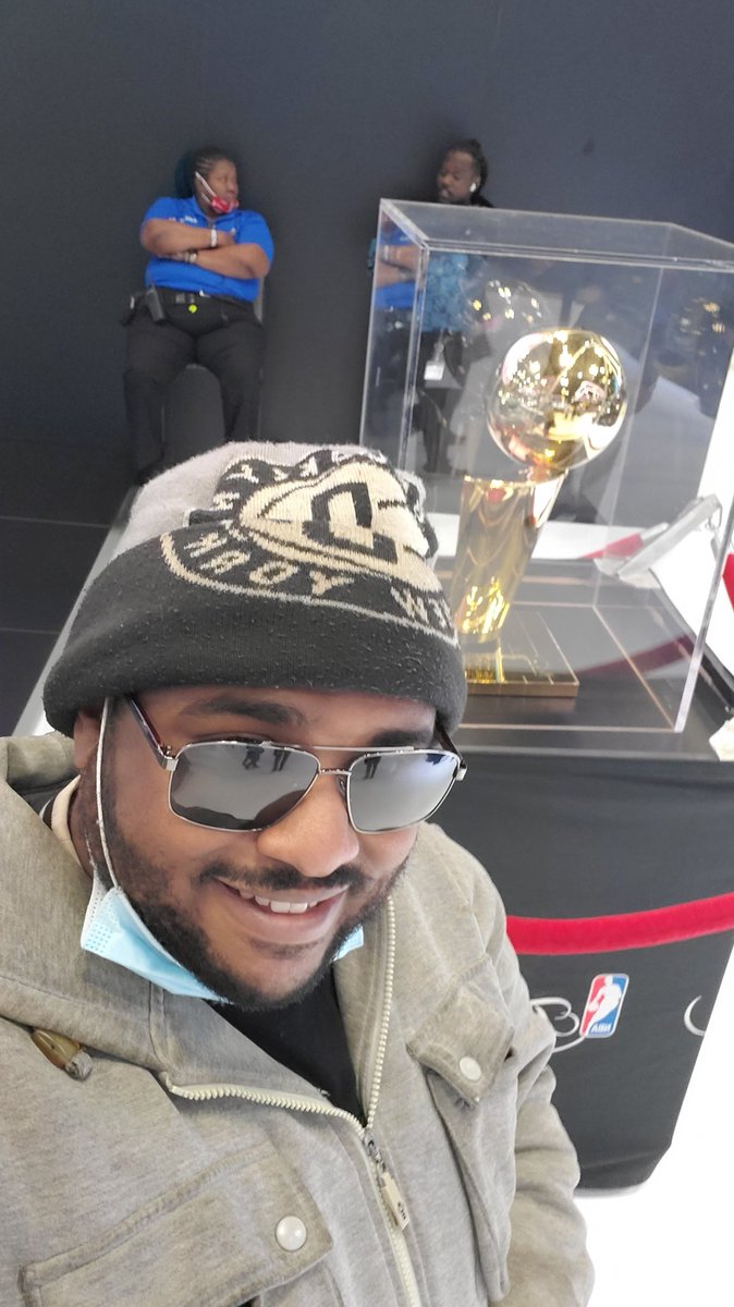 Im at the #internationalautoshow & check out what i took wth a selfie #NetsWorld #NetsLevel