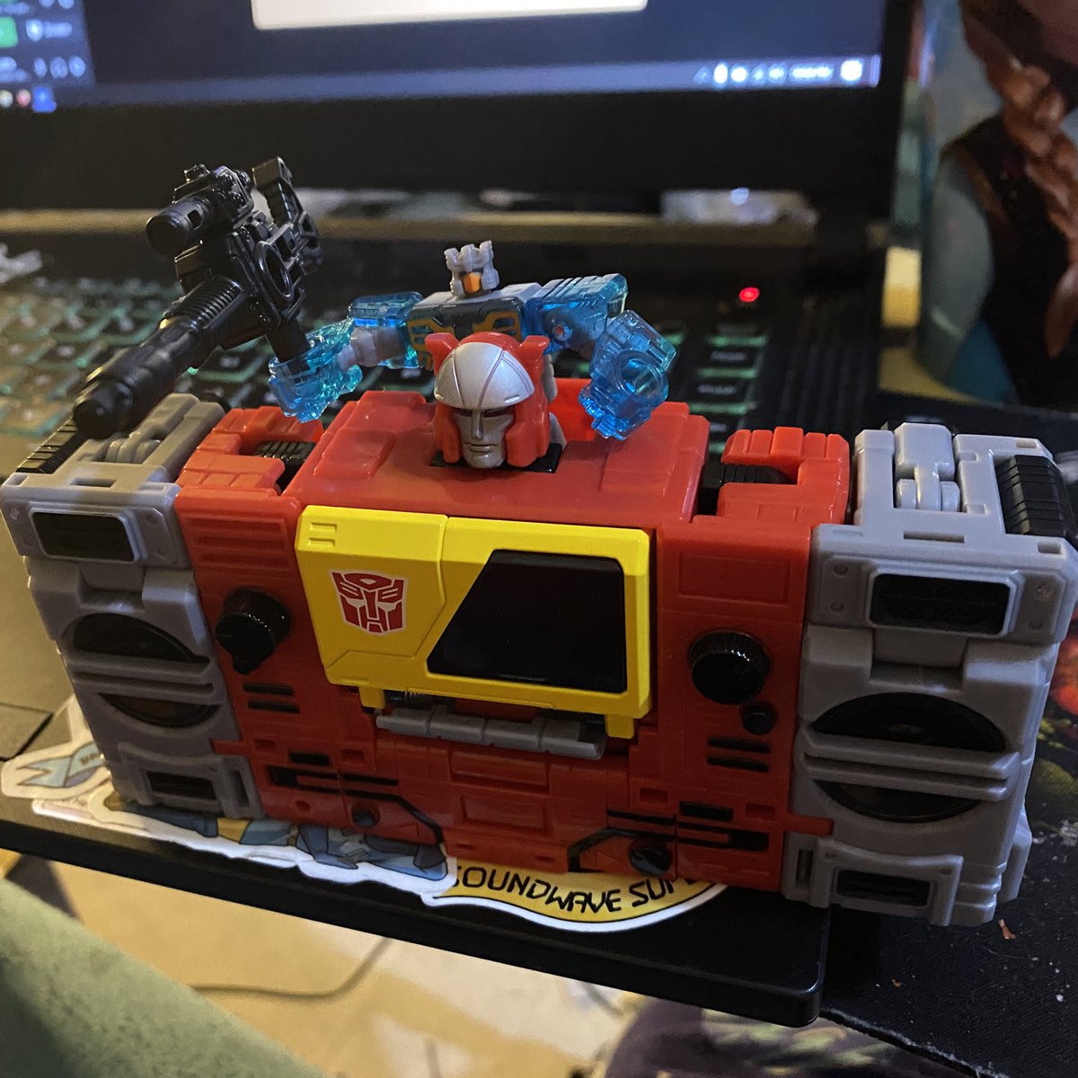 wrenalith's tweet photo. Happiness is stored in these Transformers. Love Blaster &amp; Eject so so much! #Transformers #transformersblaster #transformerseject https://t.co/iQGDYOToGk