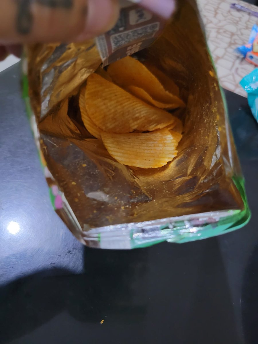 AngelaSarcasmo's tweet photo. @Papas_Sabritas @Ruffles_Mx Cada vez, menos producto, y más aire... no se vale, donde están sus revisiones de calidad https://t.co/ehOMXTgeF9
