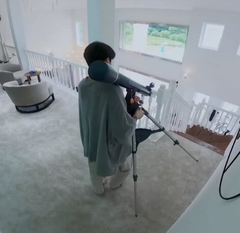 randomjungkook's tweet photo. jungkook holding a telescope https://t.co/ksnOyYobGh