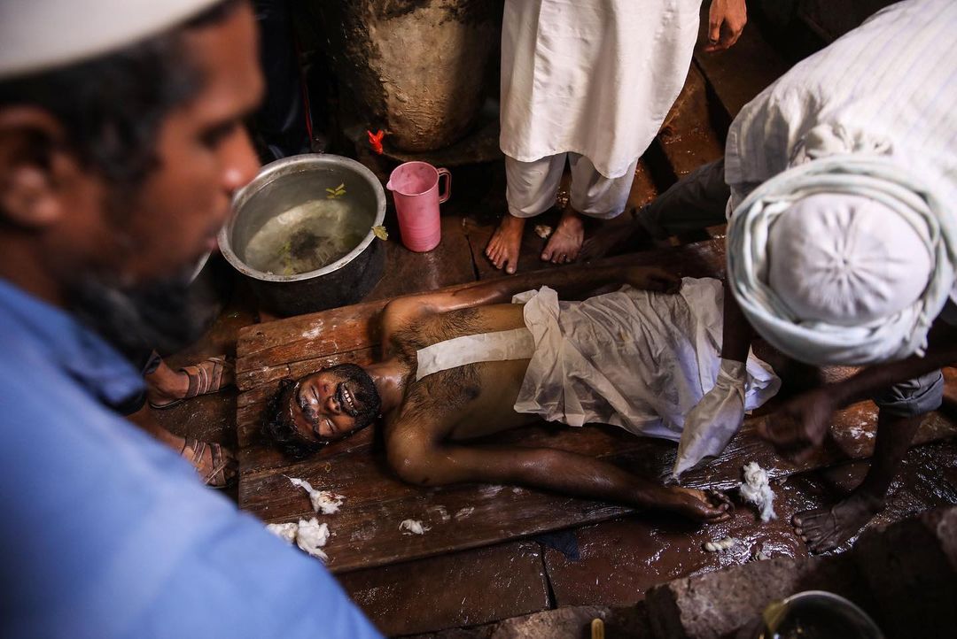 Donate for the family of Shaheed Ibris, killed in the Khargone anti-Muslim Riots. Ibris (Saddam) was just 26 yrs old and was working as a daily laborer in Khargone Municipality. He is survived by his wife and a year old son named Luqman. Donate and amplify miles2smile.org/donations/dona…