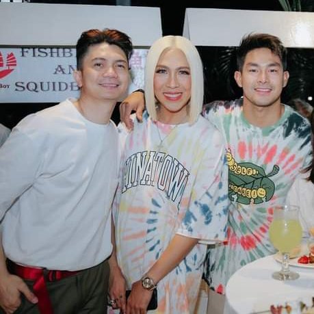 mzkblr's tweet photo. 🤍🥺

#ViceGanda #IonPerez #VhongNavarro https://t.co/xUOHgekHO1