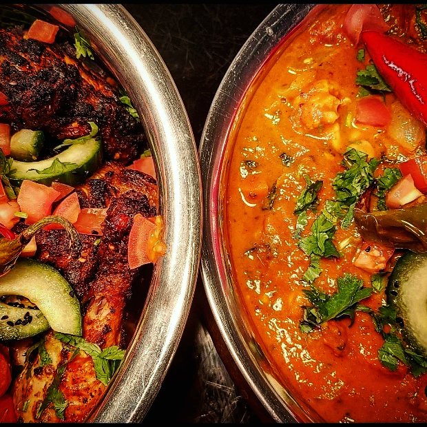 TheLivelyChef's tweet photo. Tandoori chicken &amp; Rogan josh cauliflower curry with a few sides to give it that final kick 🌶🌶🌶
.
#tandoori #chicken #curry #vegan #cauliflower #oxfordshire #foodie #chef #roganjosh #fresh #spices #chillies #breads #sides #limes #mango https://t.co/PsXyNBi3O7