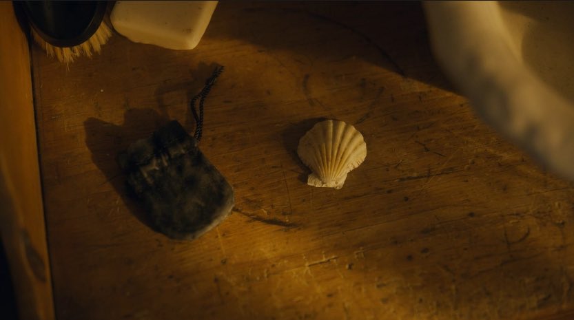 justagalintx's tweet photo. Sometimes Gilbert feels he should find another ring to propose to Anne. 
After all, he was planning to propopose to another woman with it. 
But then he thinks: despite his intentions, that ring always belonged to Anne. 
And now it would be hers.

#renewannewithane https://t.co/3D62kKhgOB