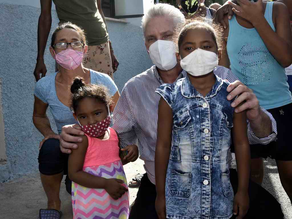Al profe que toca las almas con la pedagogía de la Revolución...Felicidades!

<a href="/DiazCanelB/">Miguel Díaz-Canel Bermúdez</a> <a href="/liscuestacuba/">Lis Cuesta</a>