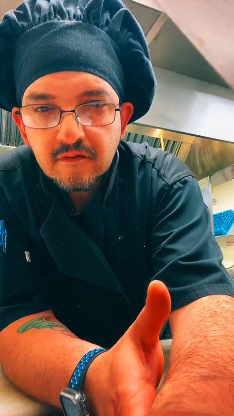 chef_carmine's tweet photo. My old age trying to read the comments in my live stream lol #tweet #EN_READS #reading #_chef #BlindGuess #amreading #LiveStreaming #Livestream #Live #chef #chef_food https://t.co/t5nUjmQQX9